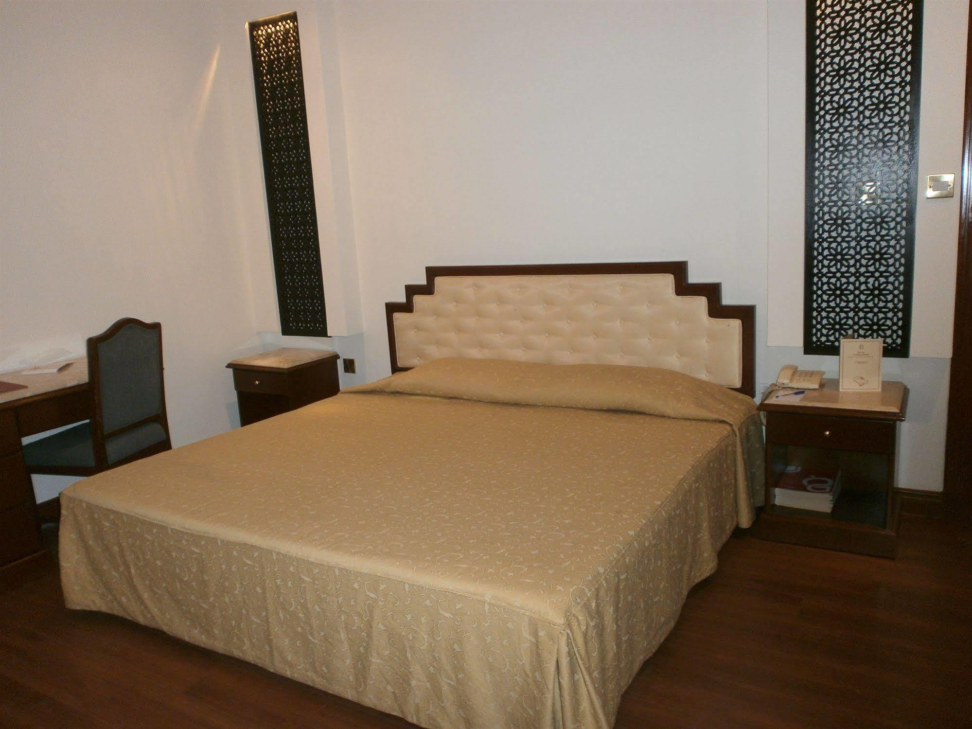 Bahrain Carlton Hotel Manama Ngoại thất bức ảnh